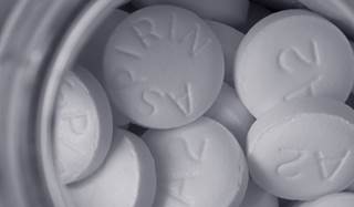 Researchers randomly assigned patients with heart failure to either warfarin or aspirin 325 mg/d. Researchers randomly assigned patients with heart failure to either warfarin or aspirin 325 mg/d.