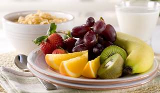 Eating fresh fruit daily was linked to lower blood pressure and blood glucose levels. Eating fresh fruit daily was linked to lower blood pressure and blood glucose levels.