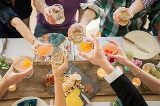 Drinking 1 to 4 drinks/day was associated with a reduced risk of heart failure, with a maximum risk reduction of 22% at 20 g/day independent of confounders. Drinking 1 to 4 drinks/day was associated with a reduced risk of heart failure, with a maximum risk reduction of 22% at 20 g/day independent of confounders.