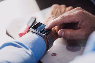 The KardiaBand features SmartRhythm technology that continuously analyzes heart activity and physical activity. The KardiaBand features SmartRhythm technology that continuously analyzes heart activity and physical activity.