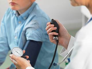 Failing to repeat an initial high blood pressure reading led to a false "hypertensive" result in more than 50% of children. Failing to repeat an initial high blood pressure reading led to a false "hypertensive" result in more than 50% of children.