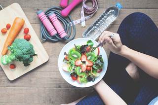 The lifestyle factors included never smoking, BMI of 18.5 to 24.9, ≥30 minutes vigorous exercise per day, moderate alcohol intake, and a high diet quality score. The lifestyle factors included never smoking, BMI of 18.5 to 24.9, ≥30 minutes vigorous exercise per day, moderate alcohol intake, and a high diet quality score.