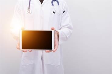 Navigating Social Media Issues in Medical Practice: An Expert Interview Navigating Social Media Issues in Medical Practice: An Expert Interview