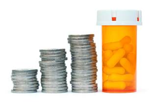 Each month in the US, about 1 million prescriptions are filled for Xarelto, which costs $450 to $540 per month without insurance, depending on the pharmacy. Each month in the US, about 1 million prescriptions are filled for Xarelto, which costs $450 to $540 per month without insurance, depending on the pharmacy.
